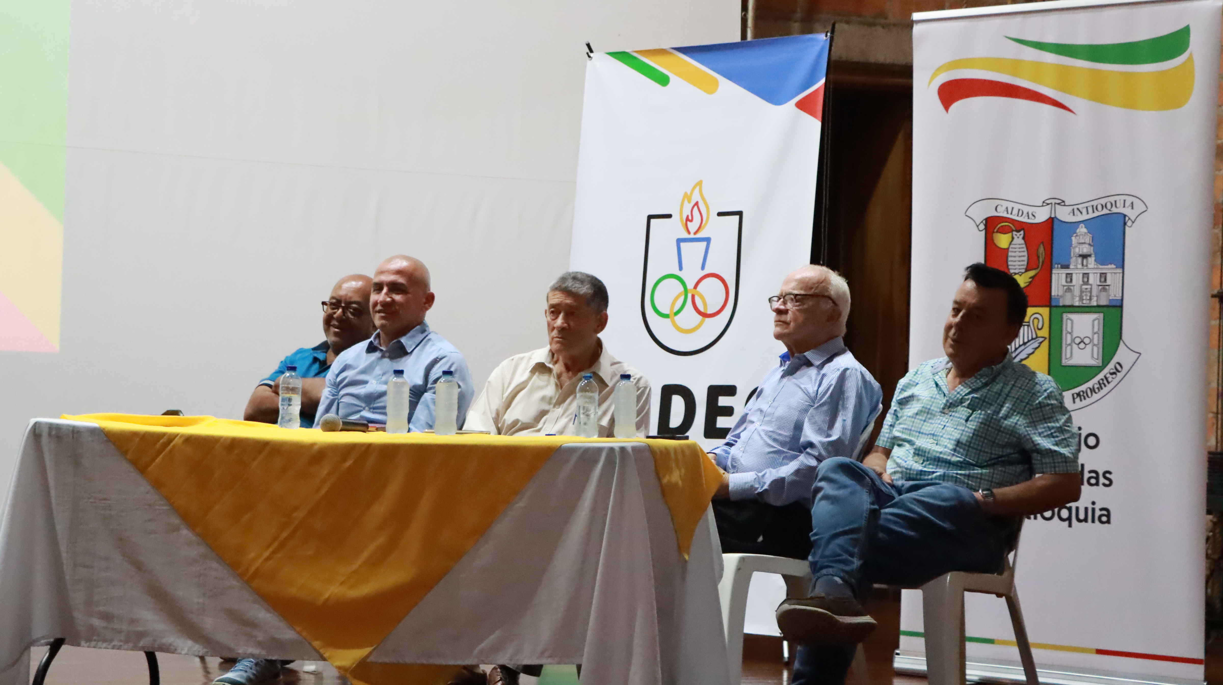 Imagen del álbum Coversatorio Fútbol Caldeño
